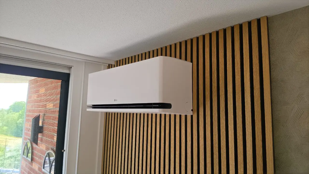Airco boven lamellenwand