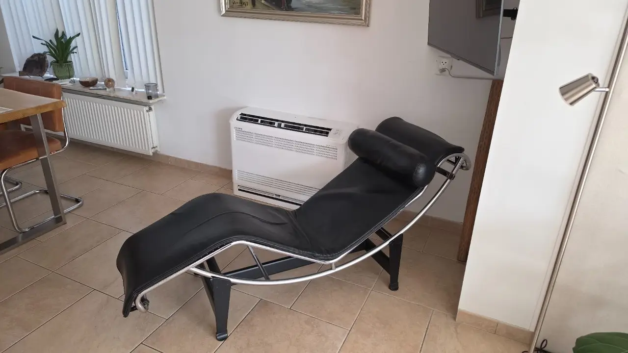 Vloermodel airco in de woonkamer – foto 2 van 2