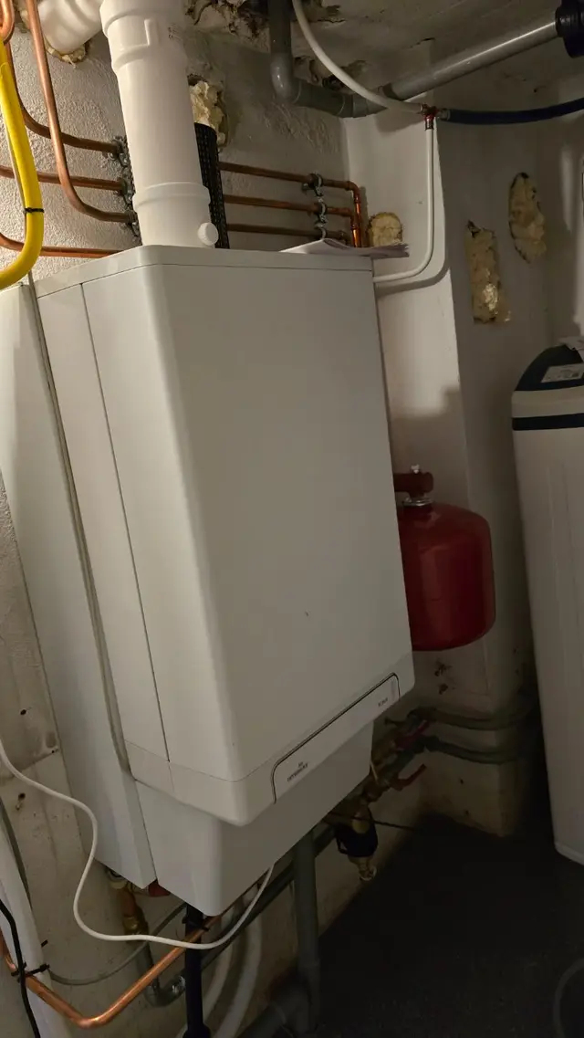 Warmtepomp met boilervat in de berging
