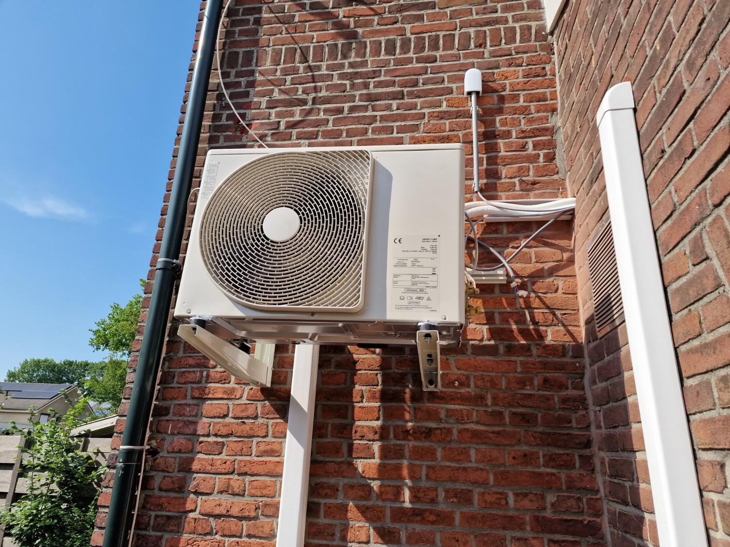 Airco unit buiten gevel Airco Wierden