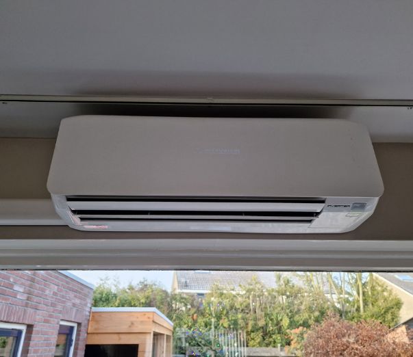 Airco unit front Airco unit binnen
